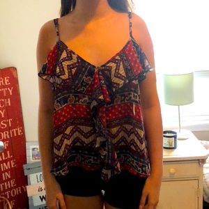 Patterned ruffle top/red, cream, blue